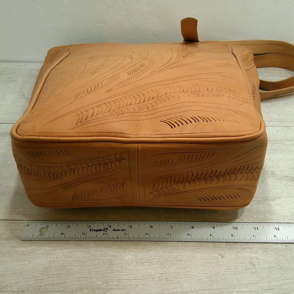 Quality Handcrafted Natural Labrado Minimalist Design Leather Tote - Picture 9 of 14